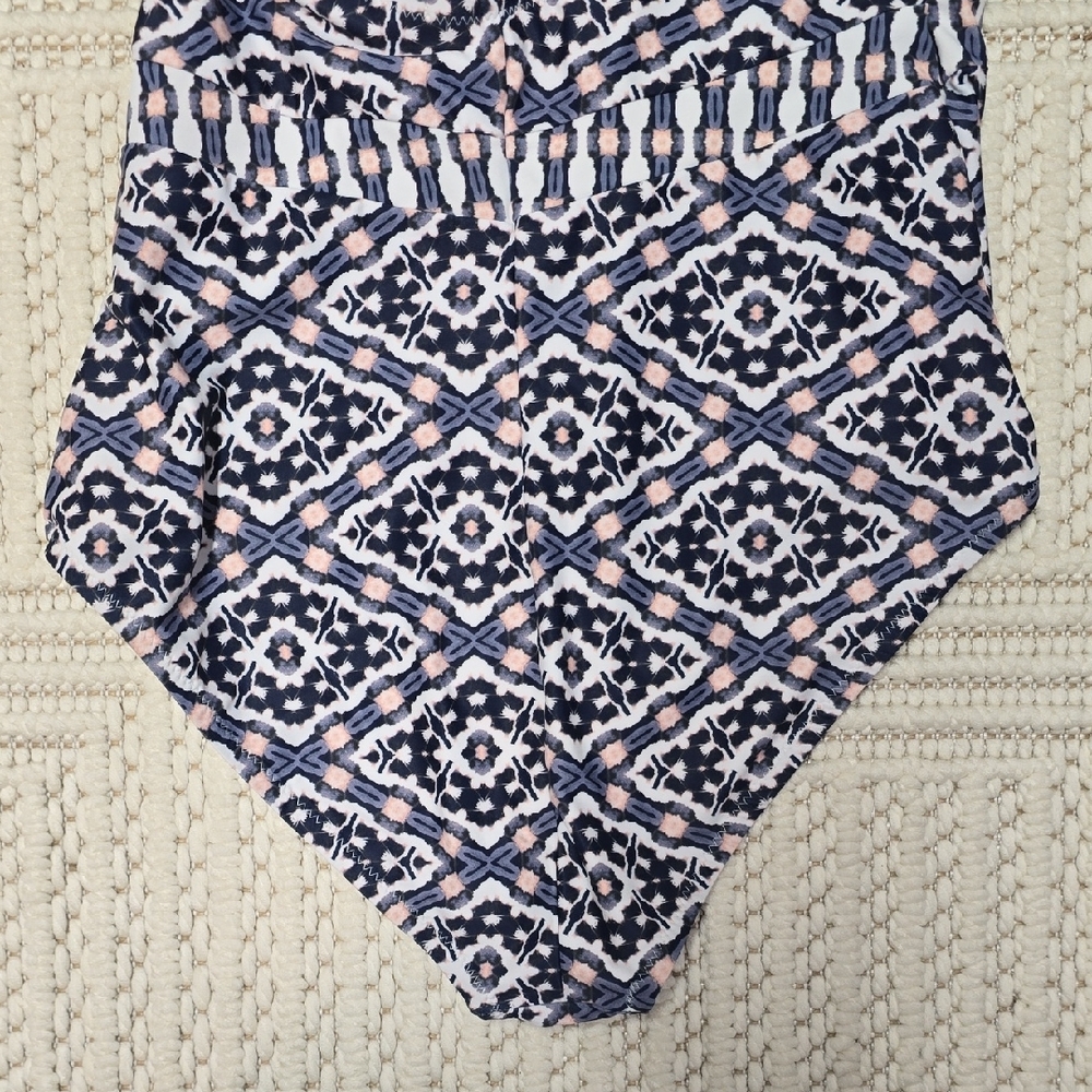 Jessica Simpson Black and White Geometric One Piece Swimsuit - Picture 10 of 12